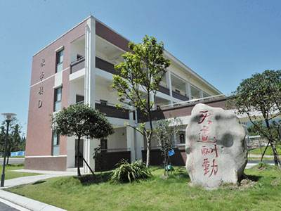 青城山高級中學校園風采