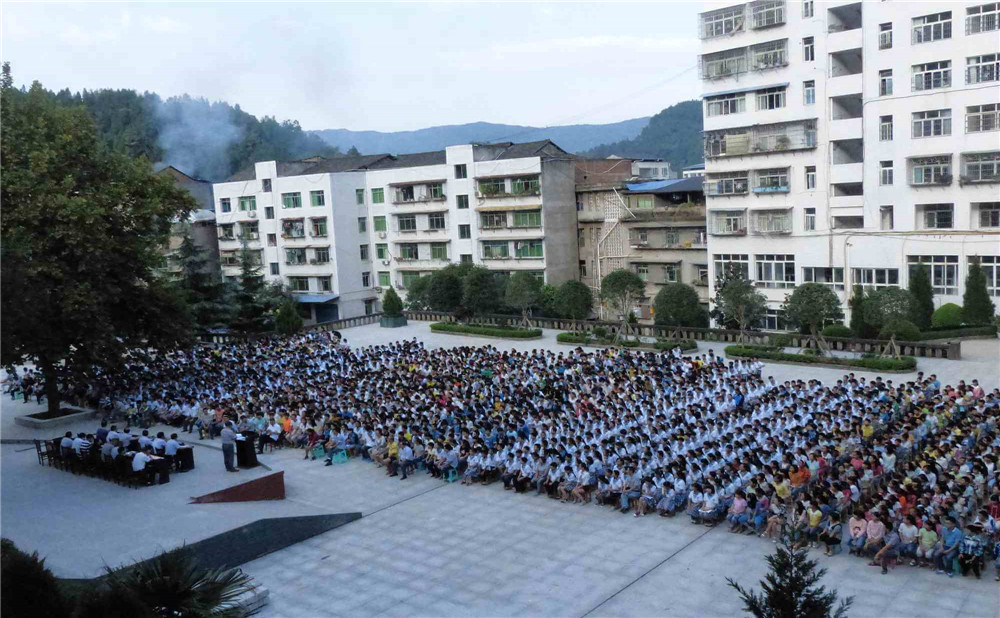 平昌縣響灘中學(xué)學(xué)校地址在哪里？