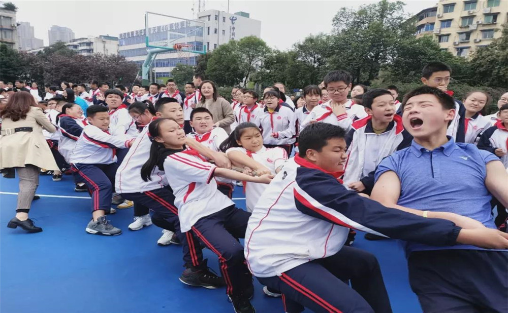 四川師范大學附屬中學去年的錄取分數(shù)線是多少？