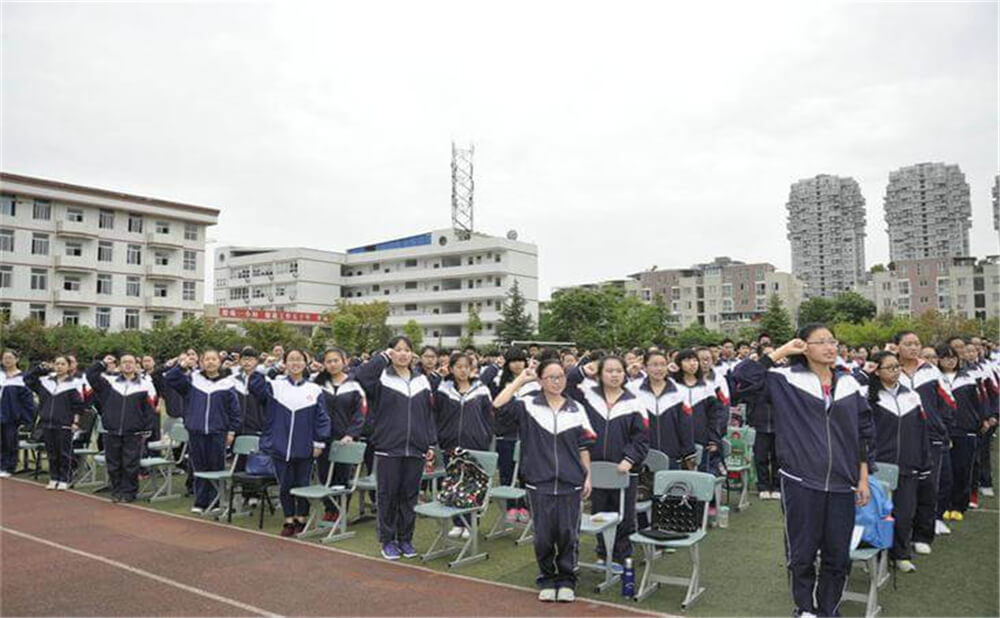 龍泉二中的高中住宿怎么樣？