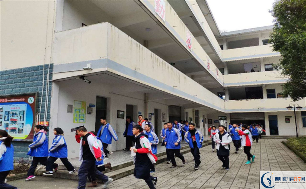 樹德懷遠(yuǎn)中學(xué)的高中住宿好不好？